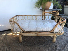 Load image into Gallery viewer, Eleanor Rattan Pet Bed Pet Bed Picnic Imports