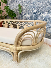 Load image into Gallery viewer, Sunrise Rattan Pet Bed Pet Bed Picnic Imports