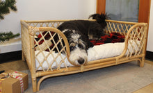 Load image into Gallery viewer, Rattan Knockdown Pet bed
