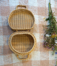 Load image into Gallery viewer, Vintage style Wicker Case
